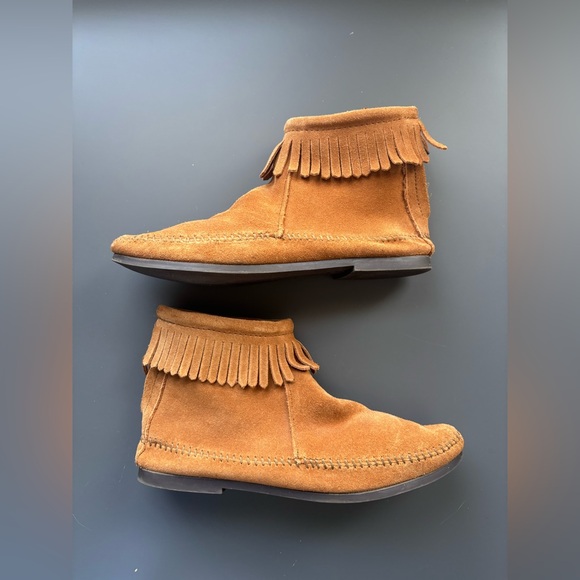 Vintage Inspired Minnetonka Back Zip Hardsole Boot- 7 - Picture 2 of 9